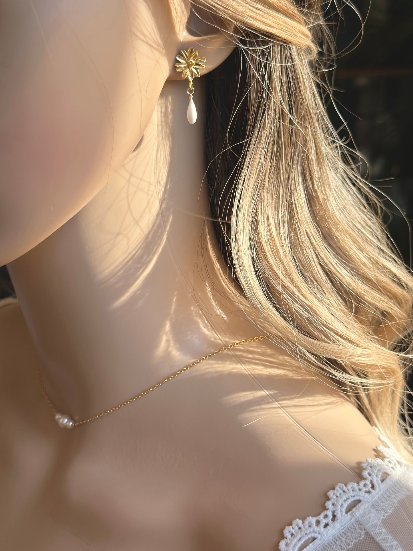 Boucles d'oreilles mariée et gouttes en porcelaine - Marguerite