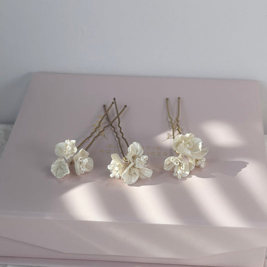 3 pics chignon fleurs et perles