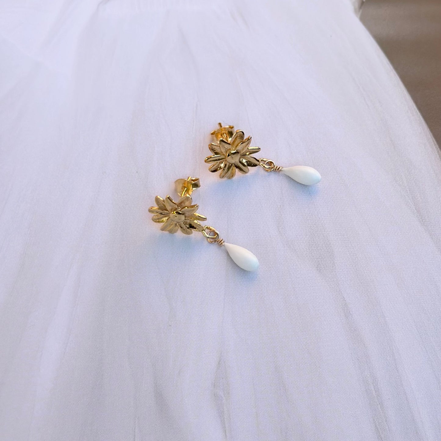 Boucles d'oreilles mariée et gouttes en porcelaine - Marguerite