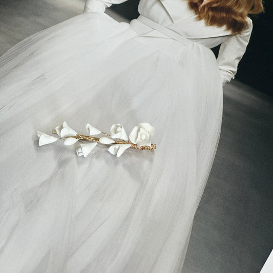 Barrette LILOU - Accessoire cheveux mariage fleurs et gouttes en porcelaine