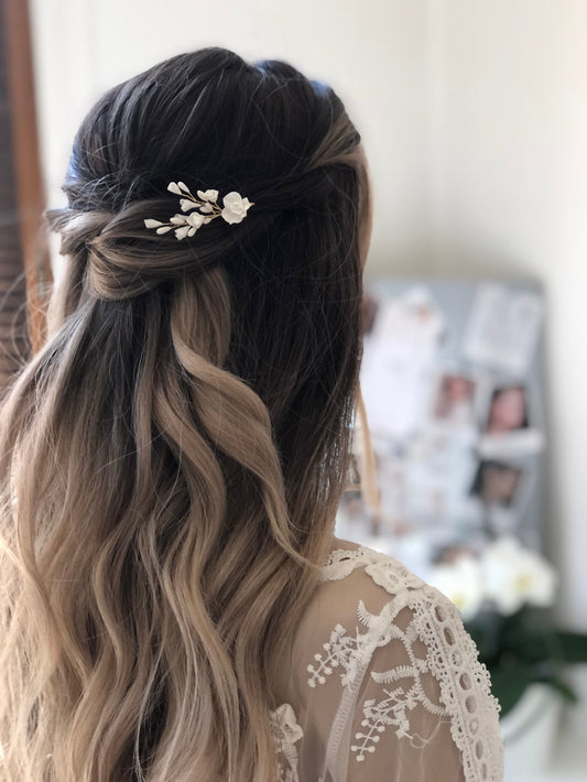Barrette LILA - Accessoire cheveux mariage fleurs et gouttes en porcelaine