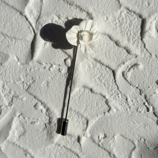Boutonnière fleur blanche