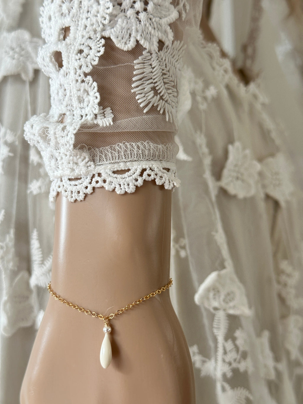 Bracelet mariage goutte porcelaine et perle - Jeanne