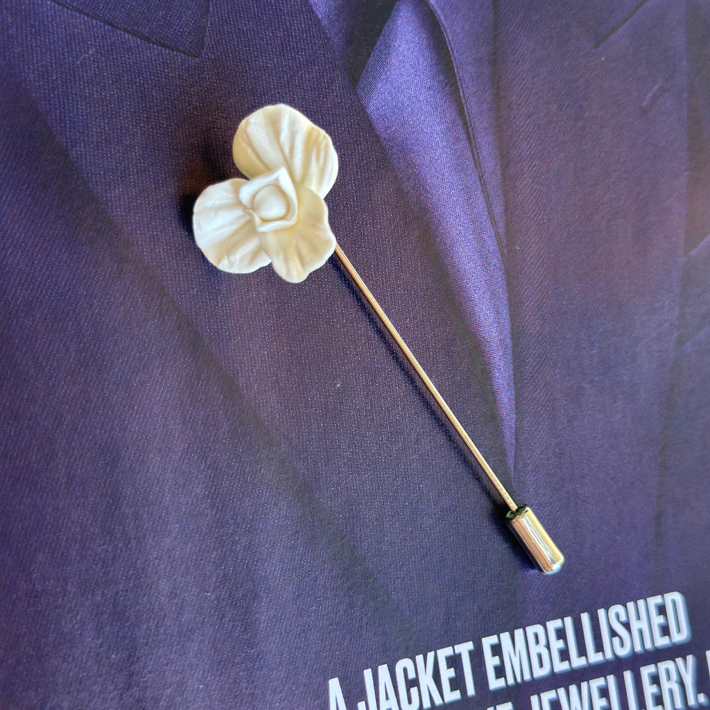 Boutonnière fleur blanche