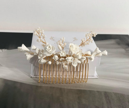 Peigne fleurs en porcelaine froide et perles