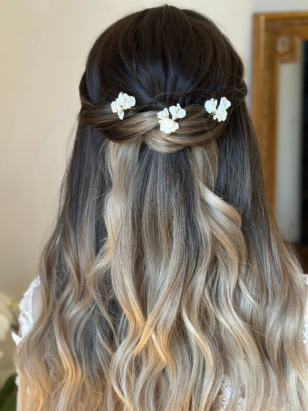 3 pics chignon fleurs et perles