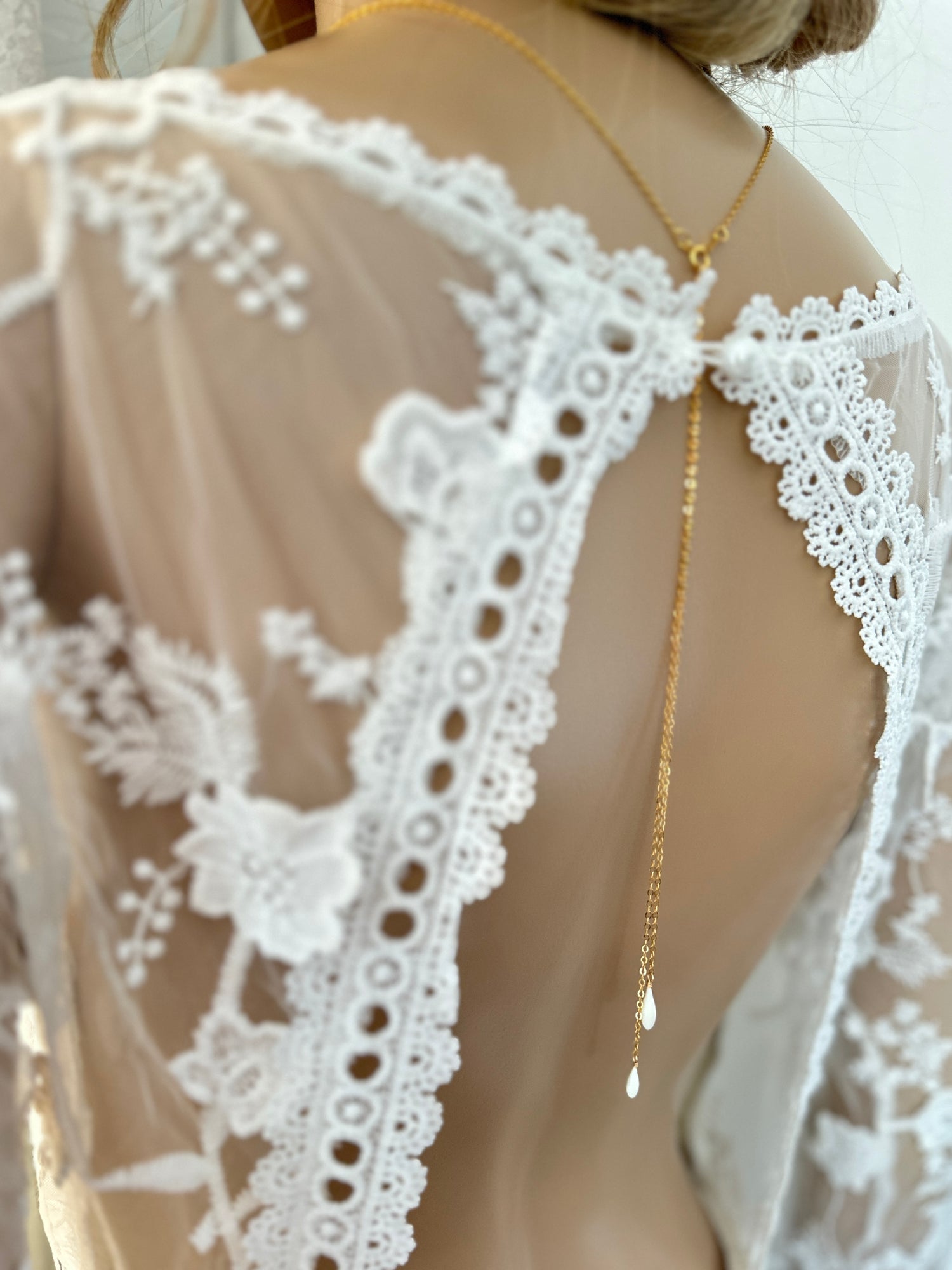 Collier de dos mariage
