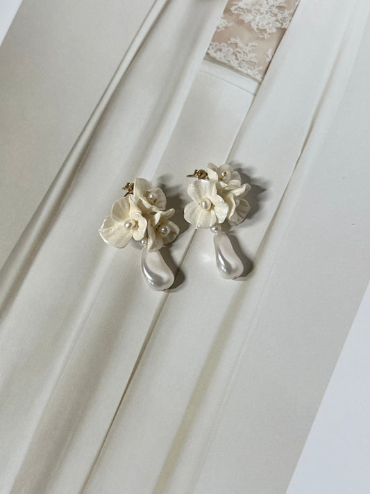 Boucles d’oreilles fleuries et perles mariage - Eva