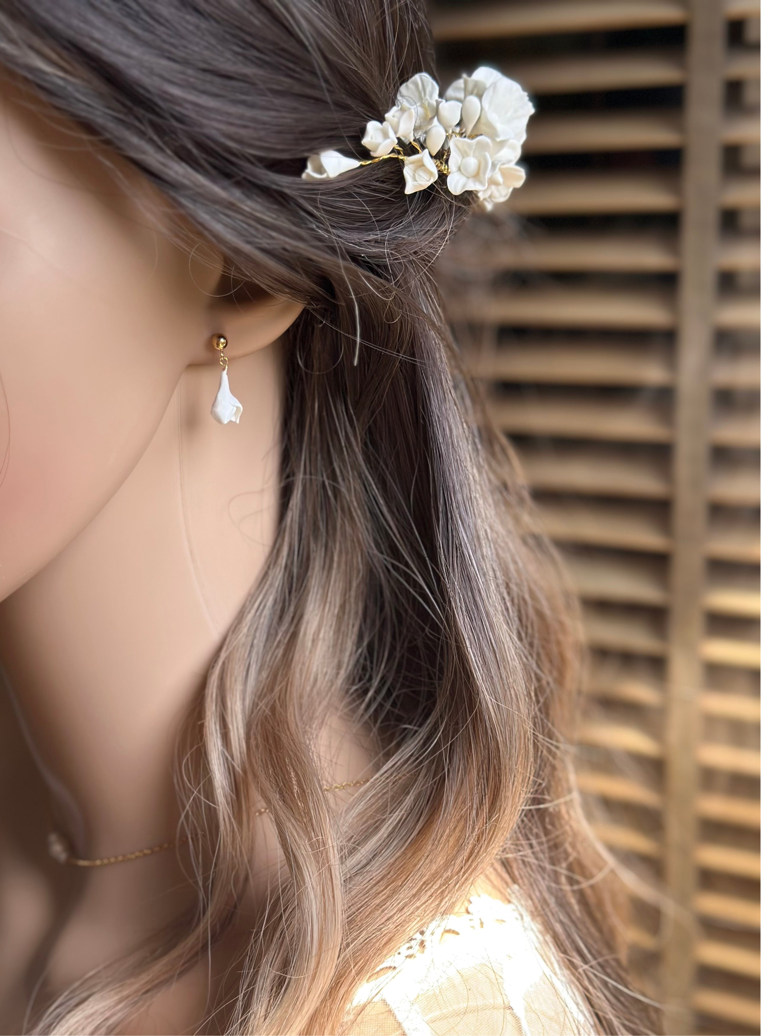 Boucles d'oreilles fleuries cérémonie - Amandine