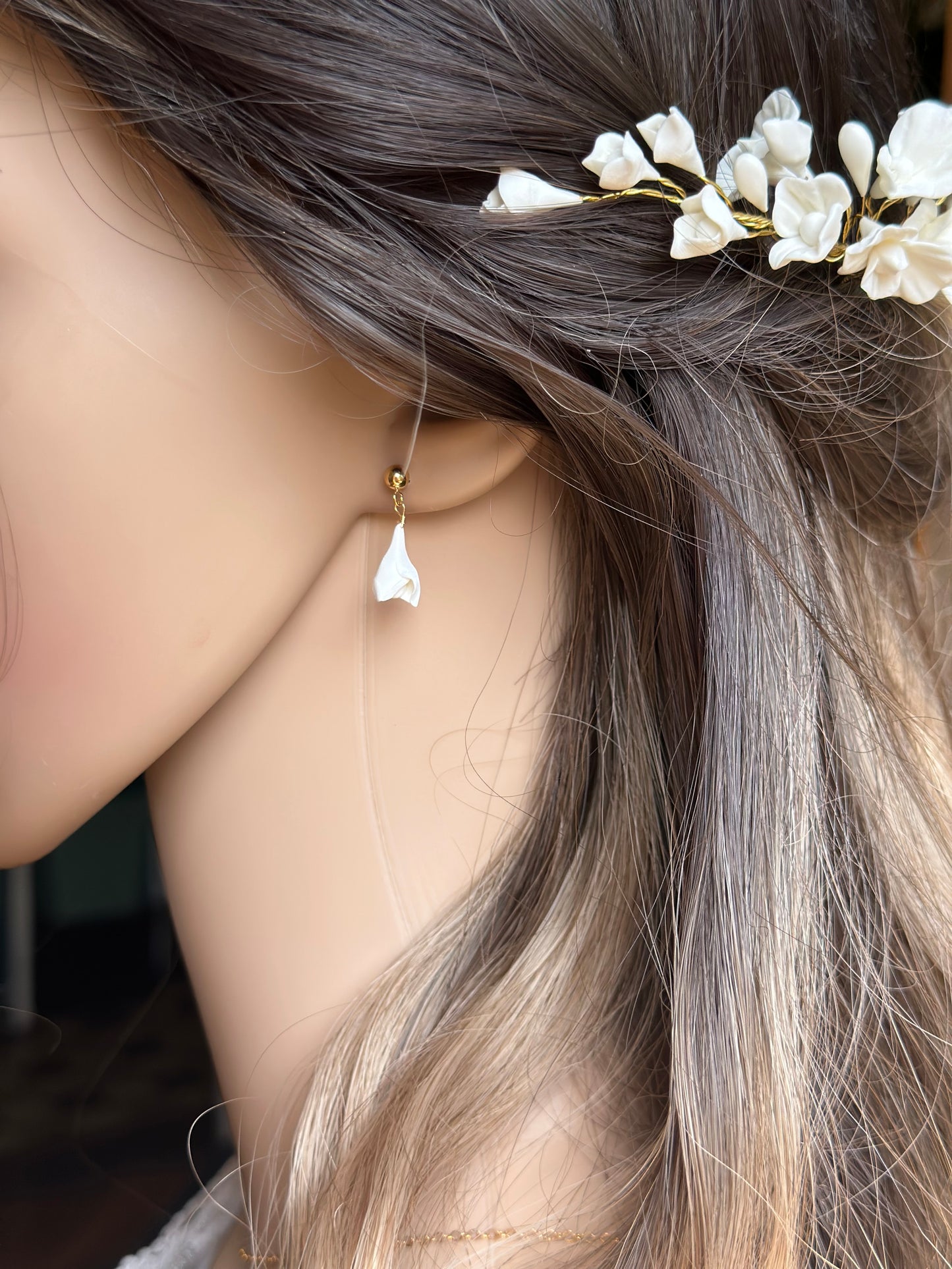Boucles d'oreilles fleuries cérémonie - Amandine