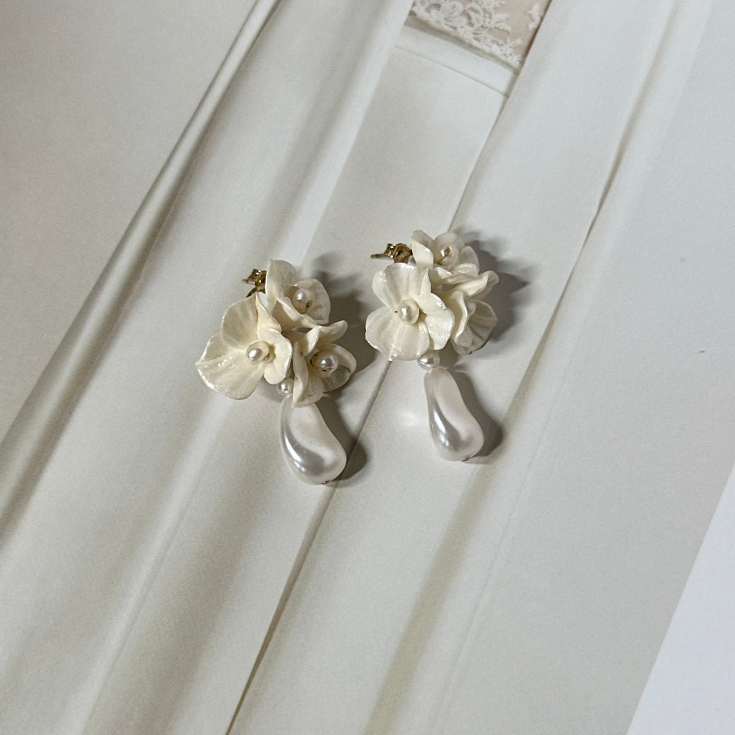 Boucles d’oreilles fleuries et perles mariage - Eva