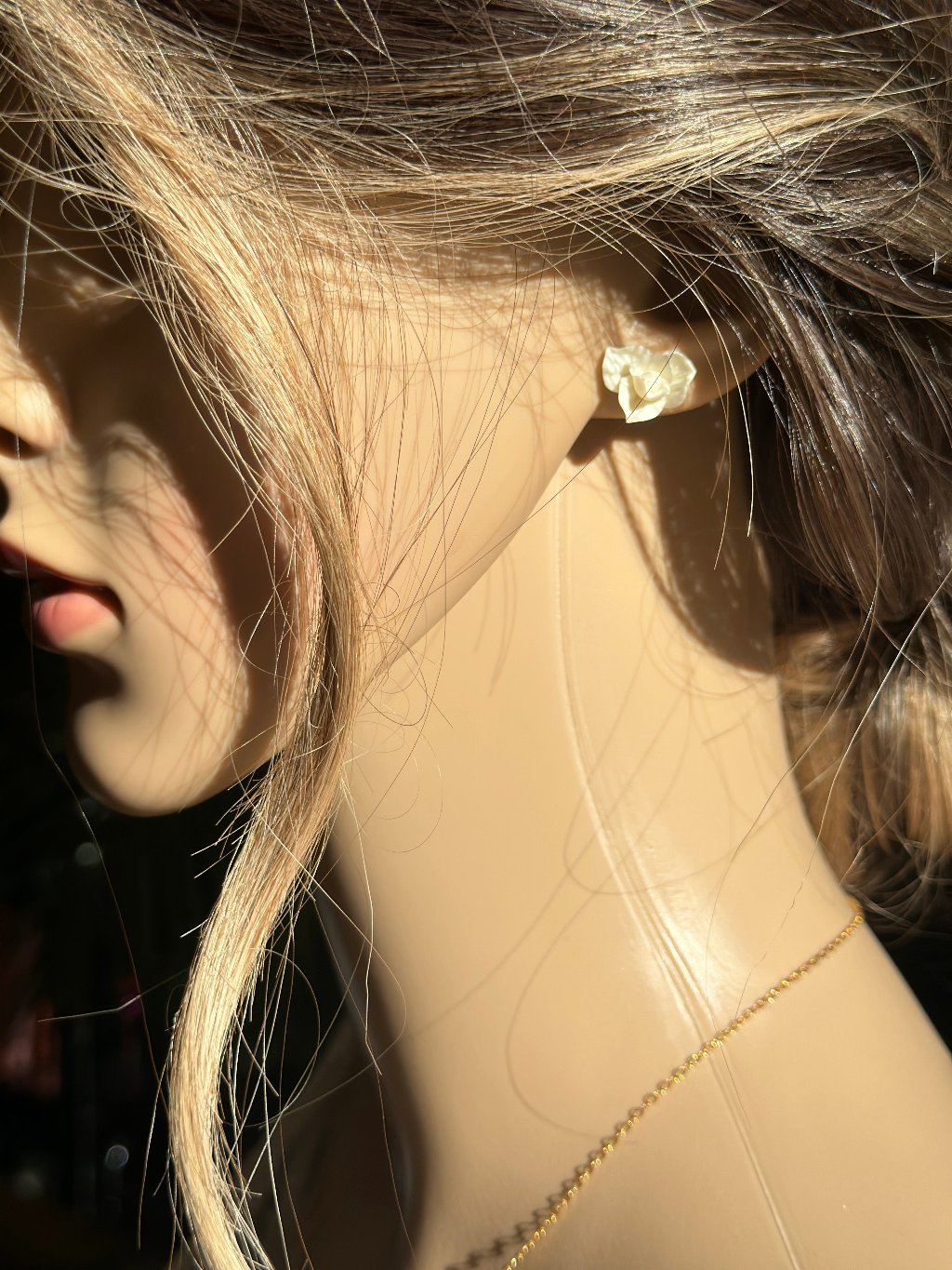 boucles doreilles fleur porcelaine froide
