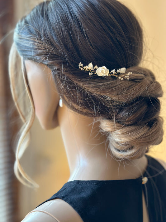 Bijou de cheveux fleurs et perles