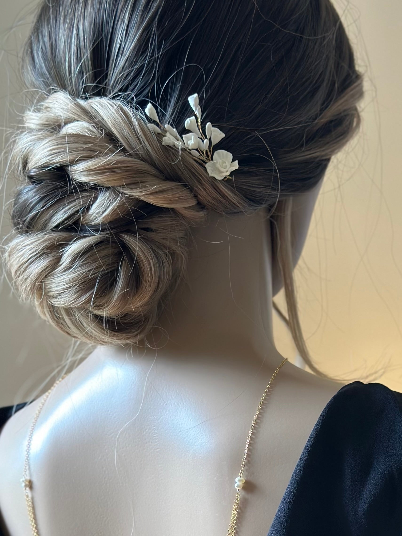 Barrette LILA - Accessoire cheveux mariage fleurs et gouttes en porcelaine