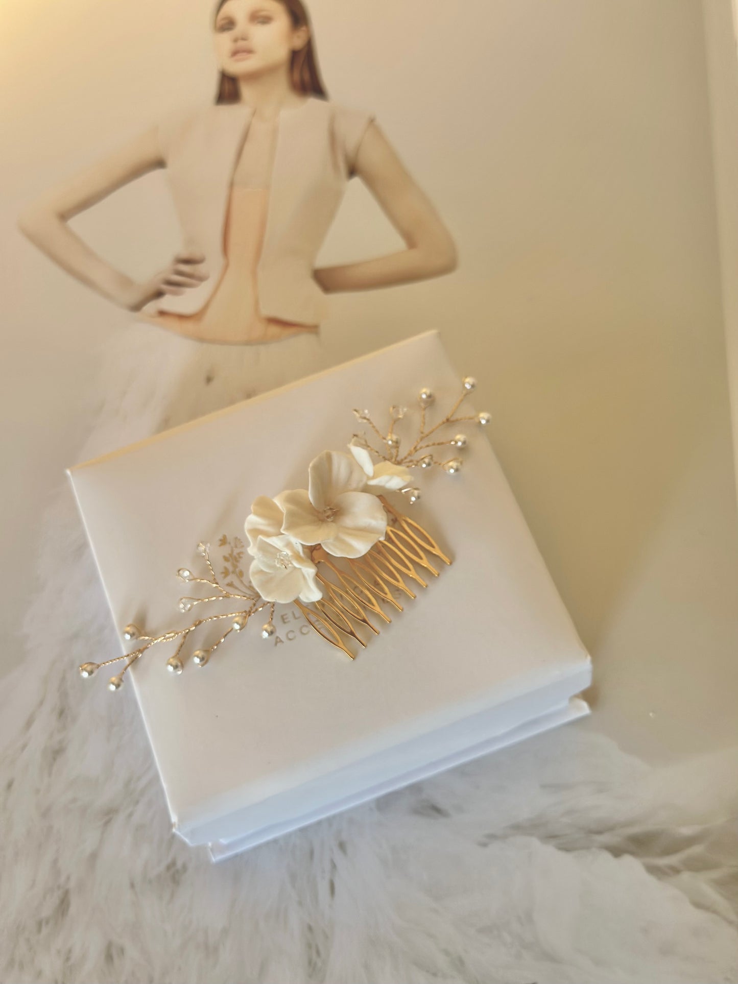 Peigne Mariage Floral en Porcelaine et Cristal