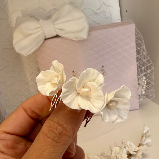 Peigne fleurs mariée porcelaine froide