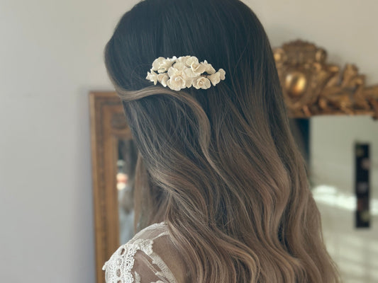 Pince cheveux fleurs blanches