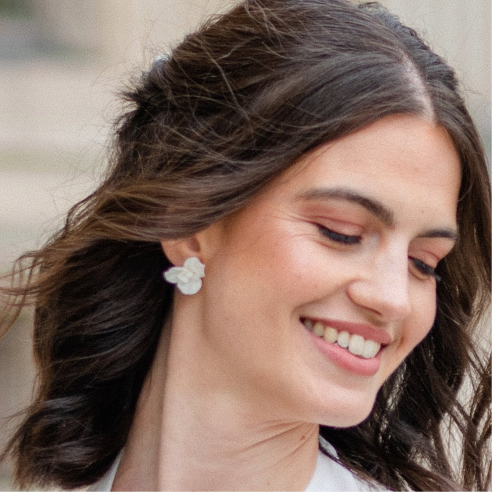 Boucles d’oreilles fleurs blanches - Elégancia Accessoires