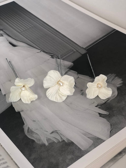 epingle chignon grande fleur blanche