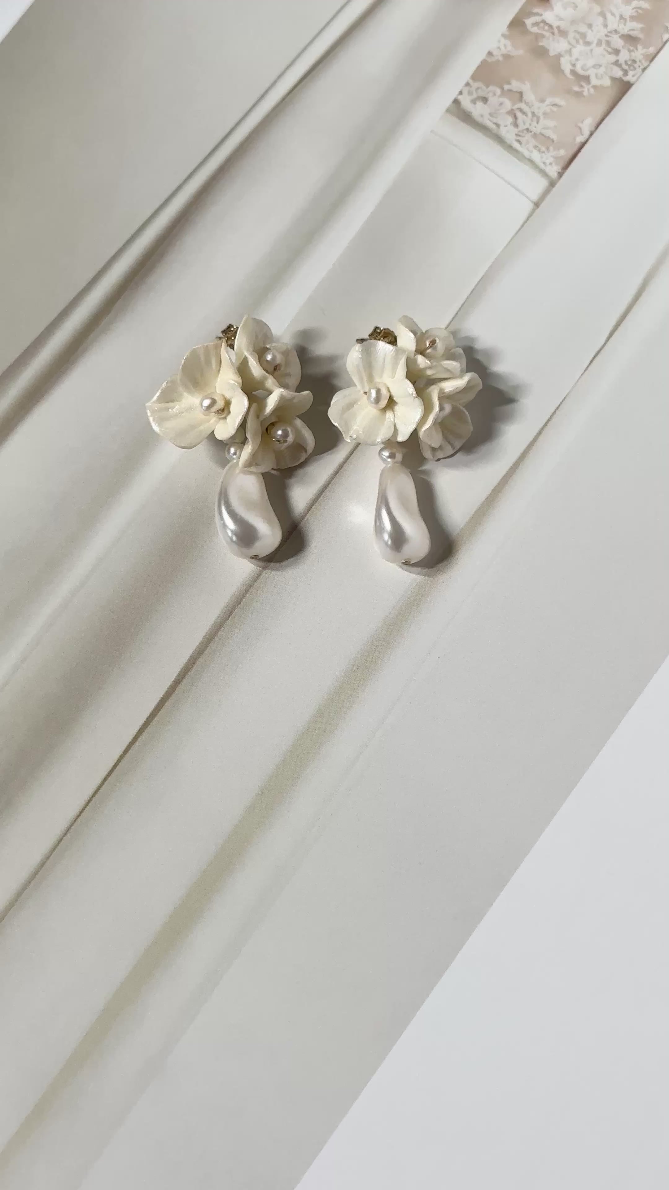 Boucles d’oreilles fleuries et perles mariage - Eva