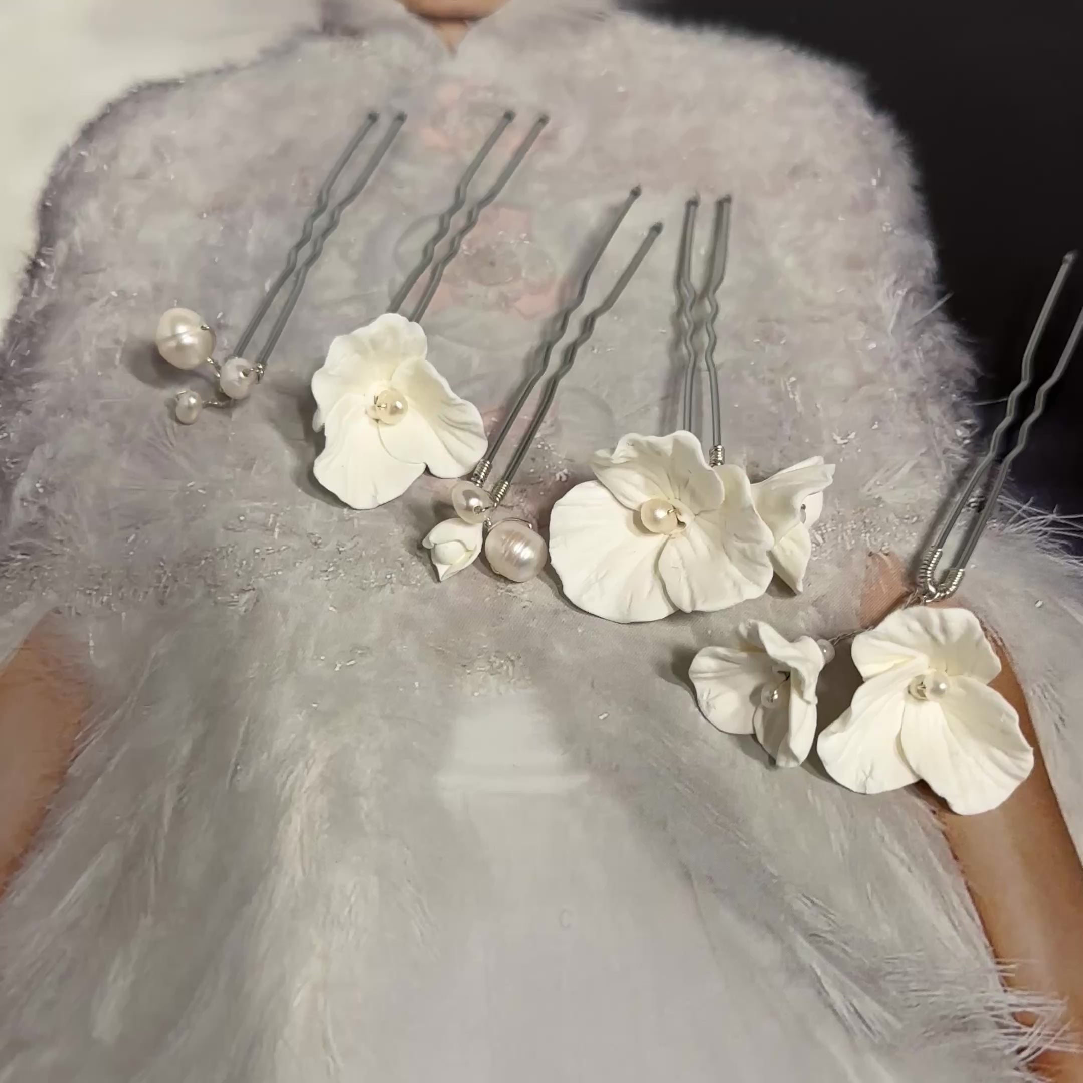 Bijoux de mariée en fleurs de porcelaine froide et perles d’eau douce – Création artisanale élégante