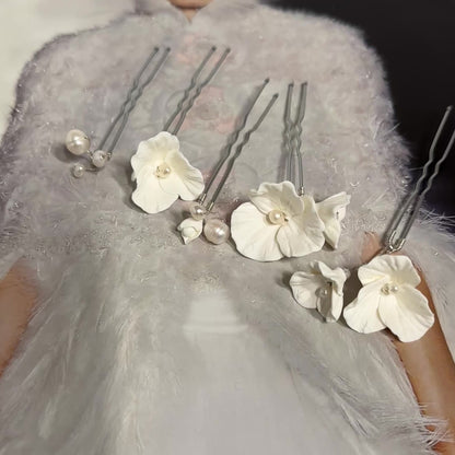 Bijoux de mariée en fleurs de porcelaine froide et perles d’eau douce – Création artisanale élégante