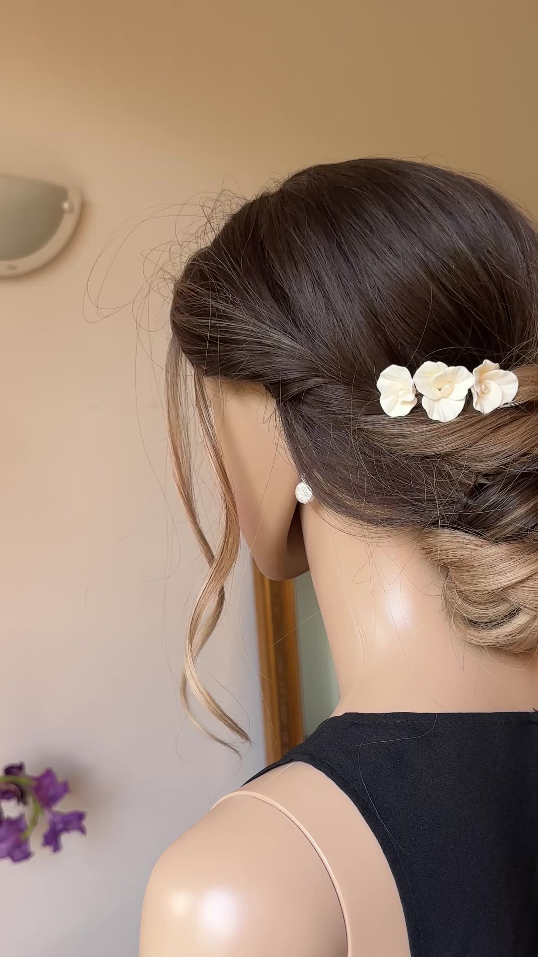 Peigne fleuri cheveux blanc