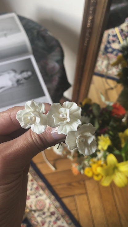 3 hairpins with white flowers and pearls.