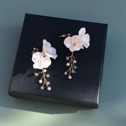 Gala Boucles d'oreilles fleurs pendantes en porcelaine et cristal de Swarovski