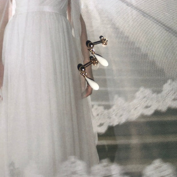 boucles d'oreilles goutte blanche