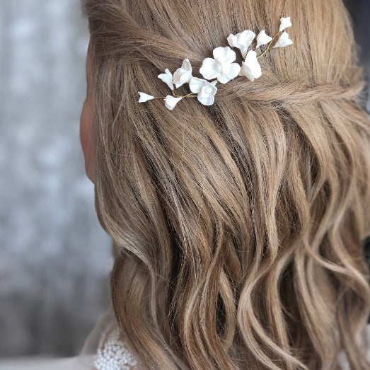 Broche cheveux mariage fleurs en porcelaine froide